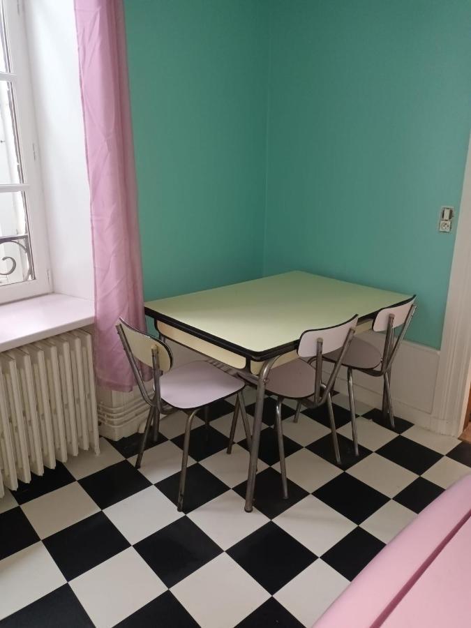 Apartmán Vintage ,La Capsule Temporelle Wifi Draps Parking Publique Gratuit Thiers Exteriér fotografie