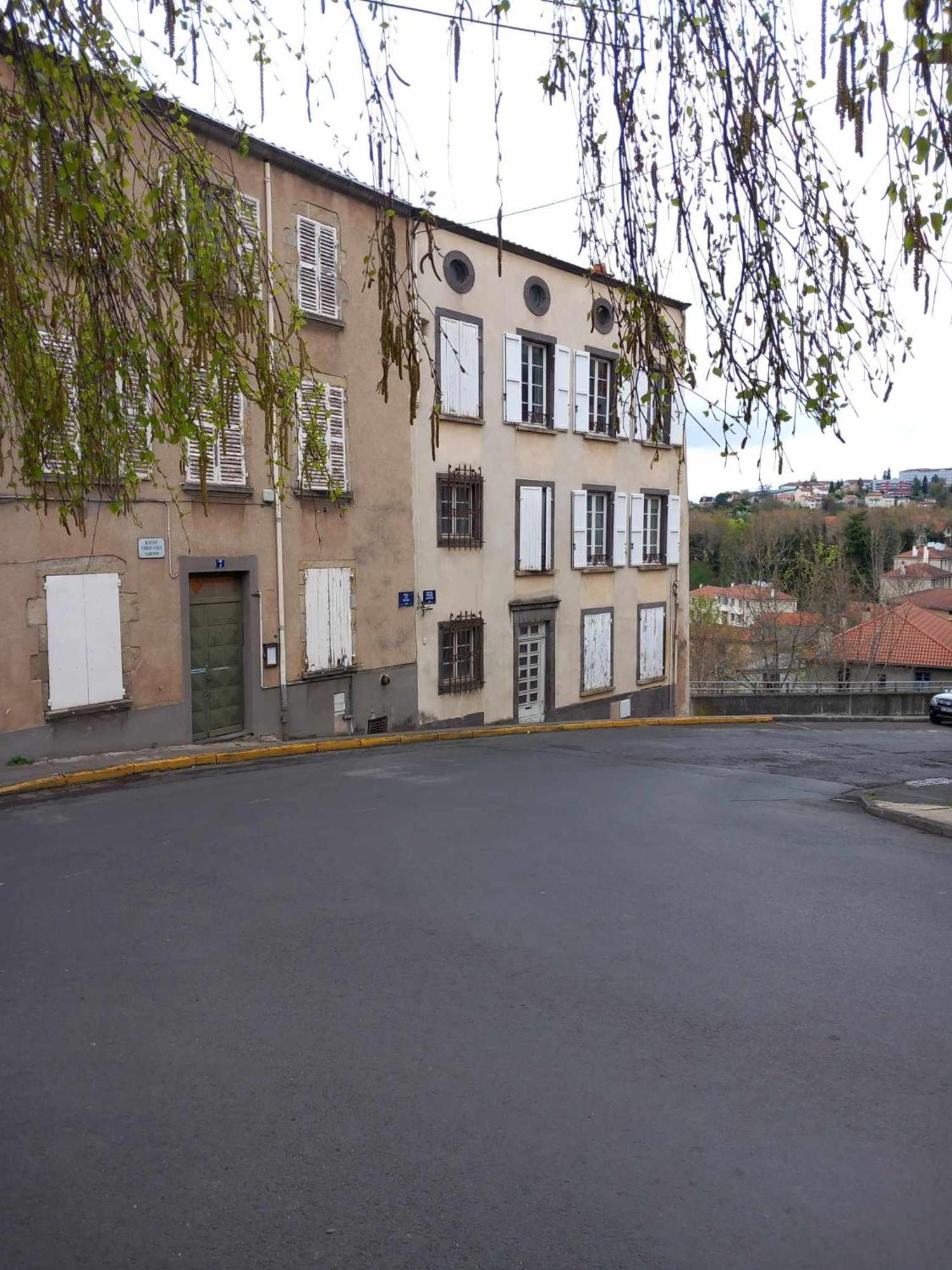 Apartmán Vintage ,La Capsule Temporelle Wifi Draps Parking Publique Gratuit Thiers Exteriér fotografie