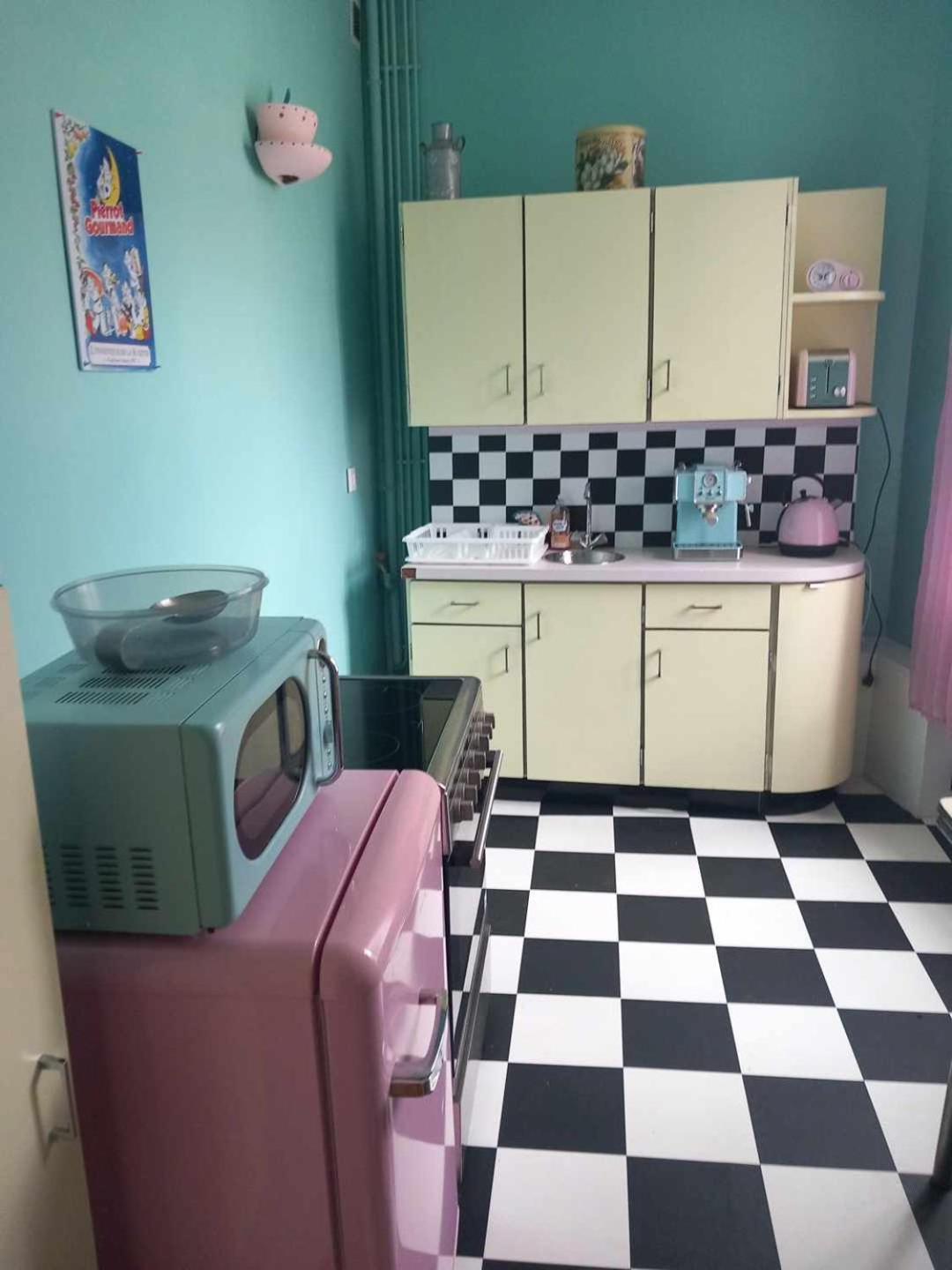 Apartmán Vintage ,La Capsule Temporelle Wifi Draps Parking Publique Gratuit Thiers Exteriér fotografie